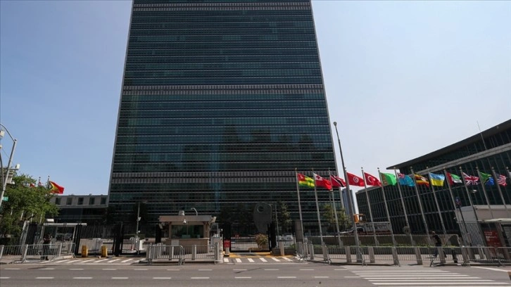 BM Genel Merkezi, yapı dışındaki silahlı birlikte şüpheli yüzünden kapatıldı