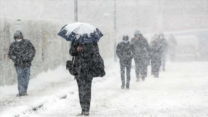 İstanbul'da kar dolayısıyla dakika amme kasıntı ve kurumlarında emek 15.30'da bitecek