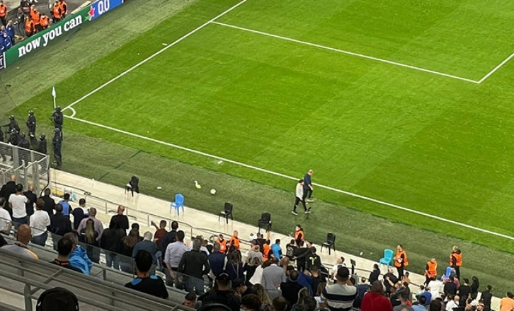 Marsilya - Galatasaray maçına tribün vakaları nedeniyle ara verildi