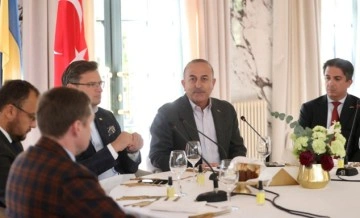 Bakan Çavuşoğlu, Türk ve Ukraynalı iş insanlarıyla bir araya geldi