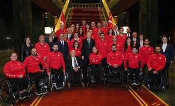 Cumhurbaşkanı Erdoğan, şampiyon sporcularla bir araya geldi