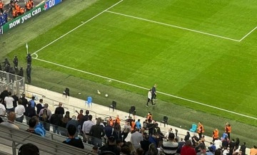 Marsilya - Galatasaray maçına tribün vakaları nedeniyle ara verildi